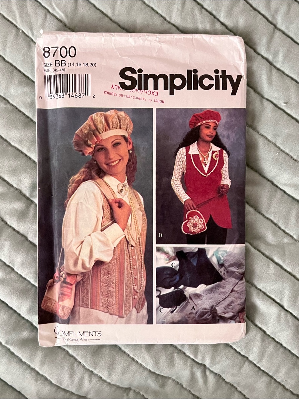 Simplicity Sewing Pattern 8700 uncut pattern